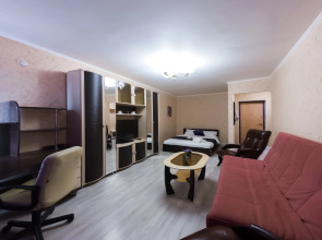 Апартаменты с балконом на Челюскинцев 21