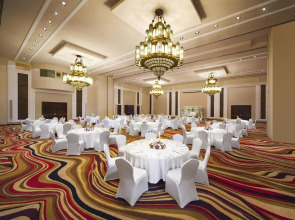 Курортный отель Sofitel Al Hamra Beach Resort