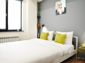 Апартаменты Newly Renovated Condo, Steps to Republic Square