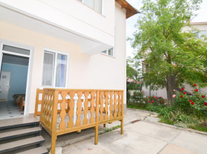 Отель Пчела