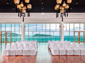 Отель Wyndham Grand Phuket Kalim Bay