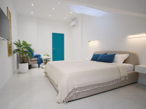 Апартаменты Дизайнерская мансарда в 150 метрах от моря