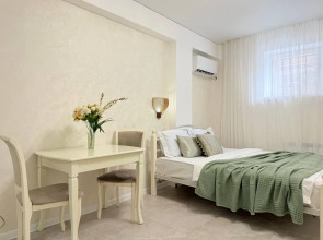 Апартаменты Студия возле Моря для Двоих на цокольном этаже