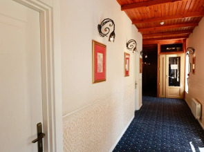 Отель East Legend Panorama