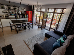 Частный Дом напротив казино с личной парковкой