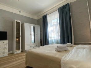 Трехкомантная квартира у летнего сада в Мозаичном дворе