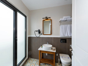 Nenessa Airport Hotel