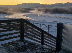 Частный дом Современный гостевой дом на слиянии рек Катунь и Кокса