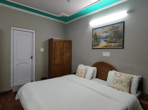 Отель Snow Crest Inn