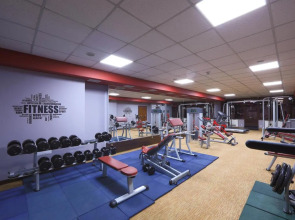 Отель Damas International