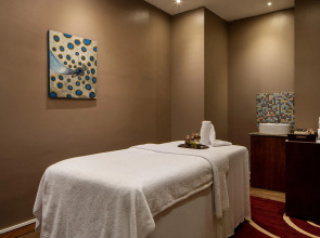 Отель Sheraton Kampala