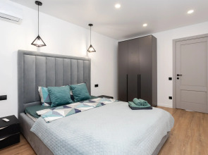 Квартира уютная трехкомнатная с двумя балконами рядом с островом Канта