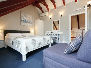 Palace Central Square