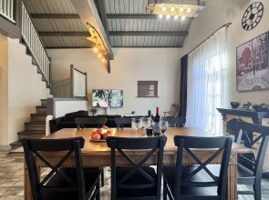 Частный дом коттедж у пристани в центре города