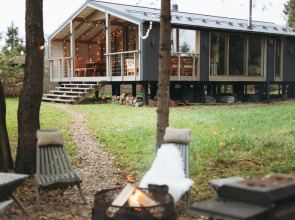 Частный дом с баней и чаном у воды и леса