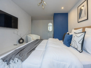 Апартаменты улучшенные, в центре города, с тремя спальнями