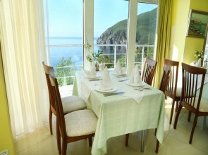 Отель Мажестик