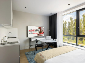 Апартаменты KeyGo 1036 с бассейном и видом на Новую Фондовую Оранжерею