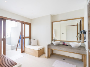 Отель Ellaidhoo Maldives by Cinnamon