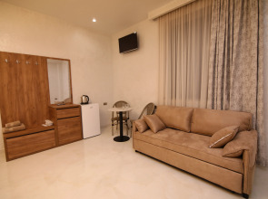 Отель Louvre Home