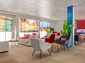 Курортный отель Ramada Hotel & Suites by Wyndham Costa del Sol