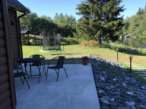 Частный Дом На Берегу Реки