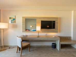 Seven Seas Jolie Bay