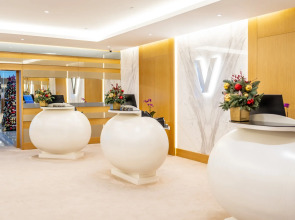 Отель V Hotel Dubai Curio Collection by Hilton