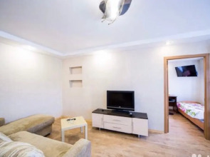 Апартаменты Двухкомнатные в центре на Крисанова