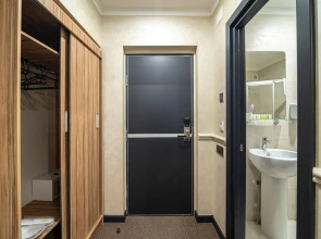 Отель Mildom City