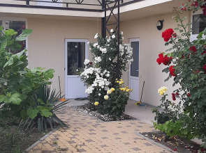 Guest House on Aivazovskogo 38