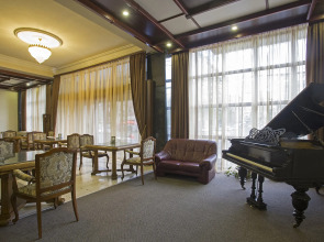 Отель Ani Central Inn