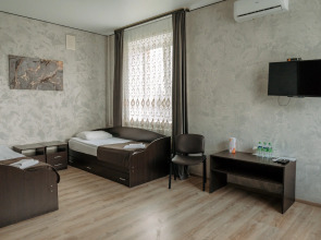 Отель Корона