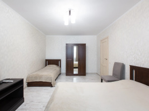 1b  Krasnogrskij 46 Apartments