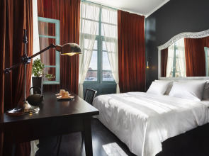 Unfound Door - Design Hotel