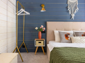 Частный дом в еловом лесу