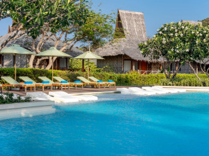 Отель Saii Phi Phi Island Village