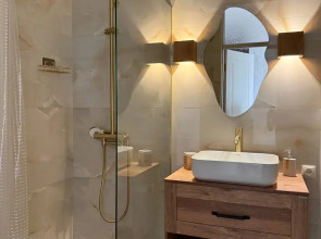 Апартаменты Сталинка на Первой Линии