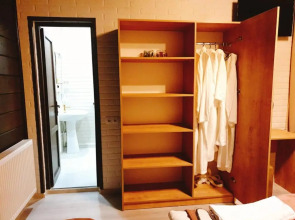 Отель Come & Rest