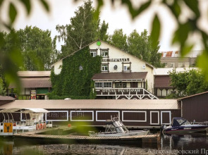 Отель Гостиничный рыболовно-охотничий комплекс Александровский Причал