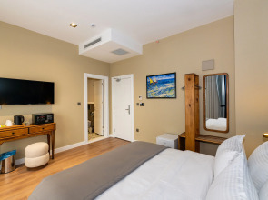 Nenessa Airport Hotel