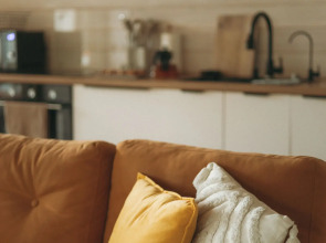 Частный дом с баней и чаном у воды и леса