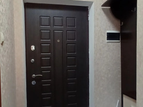 Апартаменты Квартира уютная с спорт площадкой во дворе