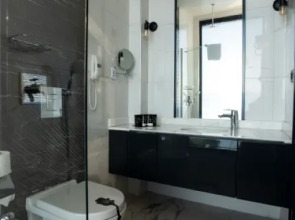 Отель Lucky Monkey