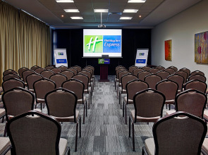 Holiday Inn Express Dubai Internet City an IHG Hotel