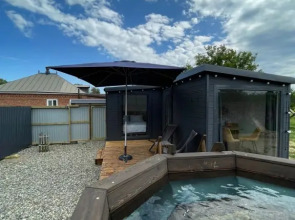 Бунгало Скандинавское на двоих с панорамными окнами, террасой и финским банным чаном на дровах