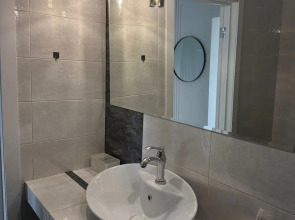 Квартира Просторная Недалеко от Центра с Парковкой