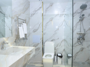 Отель Rich Land