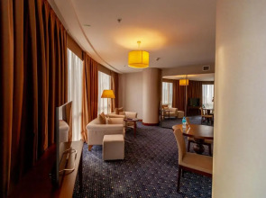 Parkside Hotel & Apartments