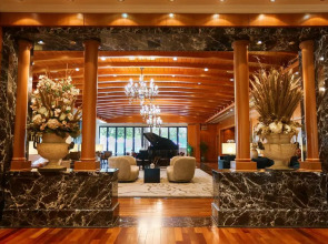 Отель Dubai Marine Beach Resort & Spa